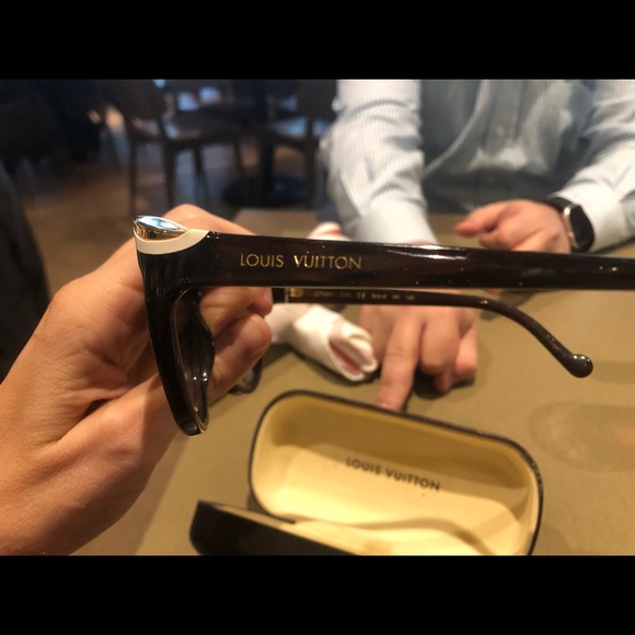 LV Sunglasses - Picture 2 of 4